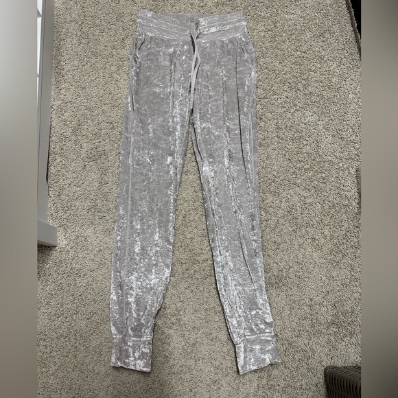 Lululemon Chrome Ready to Crush Jogger - Picture 1 of 2